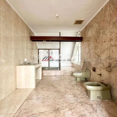 Rumah Elit Modern Siap Huni di Simprug Jakarta Selatan Rumah Elit Modern Siap Huni di Simprug Jakarta Selatan