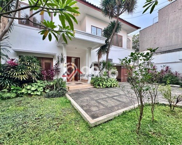For Sale! Luxury House LT 854m2 Desain Elegan di Kemang For Sale! Luxury House LT 854m2 Desain Elegan di Kemang