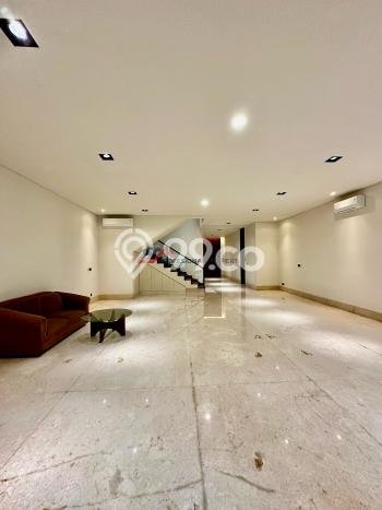 Rumah Luxury Modern Tanpa Renovasi di Kemang Jakarta Selatan Rumah Luxury Modern Tanpa Renovasi di Kemang Jakarta Selatan