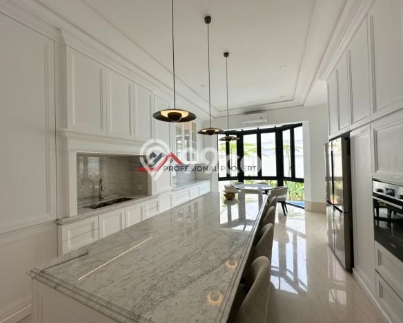 Jual Rumah Luas Elegan Dengan View Eksklusif di Kemang, Jakarta Selatan Jual Rumah Luas Elegan Dengan View Eksklusif di Kemang, Jakarta Selatan