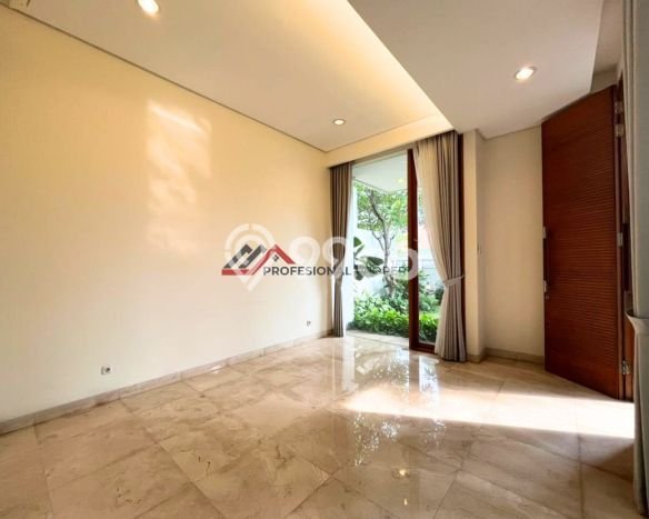 For Sale! Luxury House LT 674m2 Desain Modern di Kemang For Sale! Luxury House LT 674m2 Desain Modern di Kemang