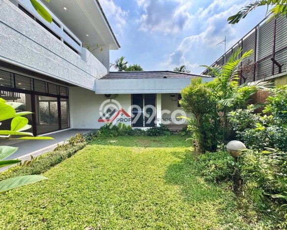 Rumah Elit Modern Tanpa Renovasi di Pondok Indah Jakarta Selatan Rumah Elit Modern Tanpa Renovasi di Pondok Indah Jakarta Selatan