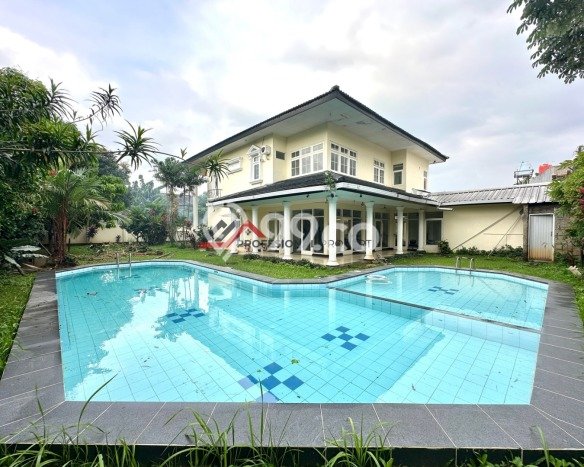 Rumah Mewah Akses Mudah di Jakarta Selatan Semi Furnished Rumah Mewah Akses Mudah di Jakarta Selatan Semi Furnished