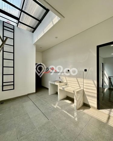 Dijual Rumah Luas Elegan Dengan View Cantik di Lebak Bulus, Jakarta Selatan Dijual Rumah Luas Elegan Dengan View Cantik di Lebak Bulus, Jakarta Selatan