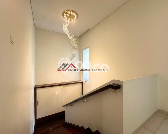 Hunian Elit LB 200m2 Siap Pakai Desain Elegan di Lebak Bulus, Jakarta Selatan Hunian Elit LB 200m2 Siap Pakai Desain Elegan di Lebak Bulus, Jakarta Selatan