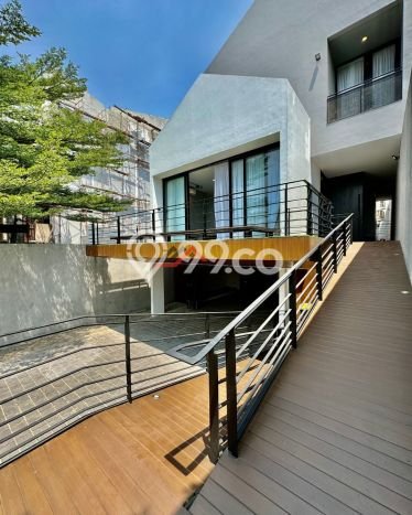 Dijual Rumah Luas Elegan Dengan View Eksklusif di Ampera, Jakarta Selatan Dijual Rumah Luas Elegan Dengan View Eksklusif di Ampera, Jakarta Selatan