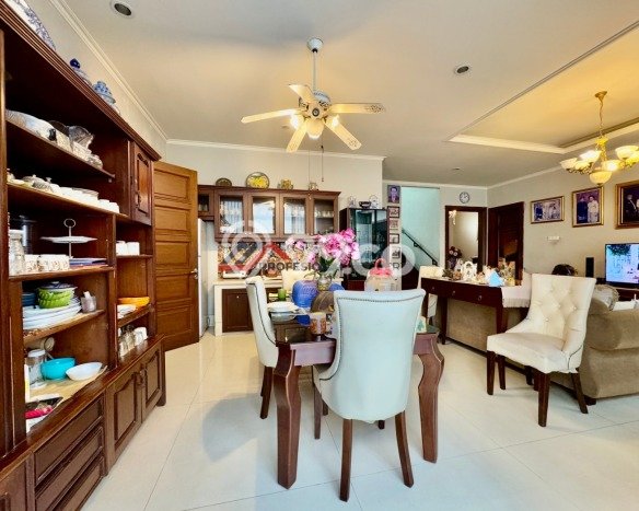 Rumah Elit Modern Tanpa Renovasi di Cipete Jakarta Selatan Rumah Elit Modern Tanpa Renovasi di Cipete Jakarta Selatan