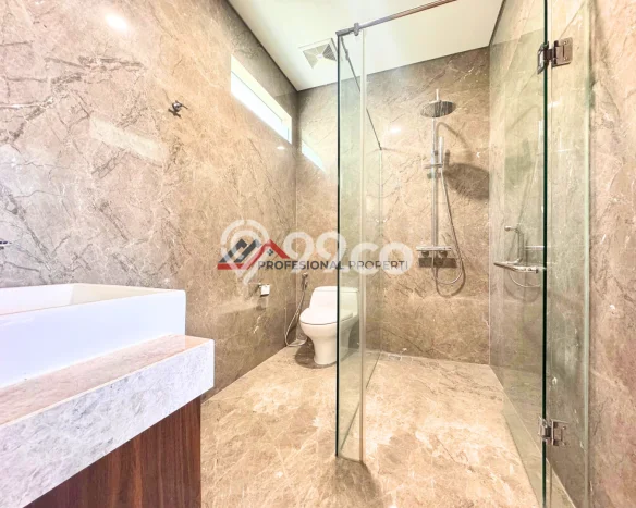 Rumah Mewah LB 298m2 Siap Huni Desain Elegan di Pondok Indah, Jakarta Selatan Rumah Mewah LB 298m2 Siap Huni Desain Elegan di Pondok Indah, Jakarta Selatan