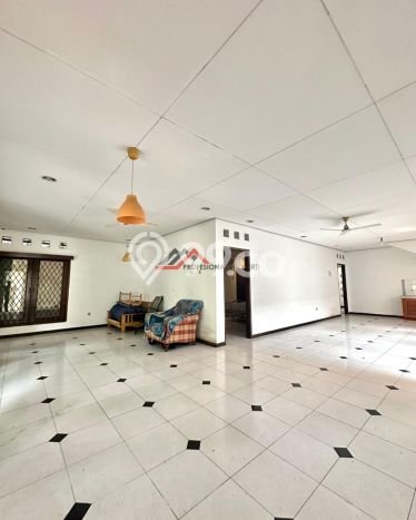 Rumah Elit LB 400m2 Siap Huni Desain Elegan di Kemang, Jakarta Selatan Rumah Elit LB 400m2 Siap Huni Desain Elegan di Kemang, Jakarta Selatan
