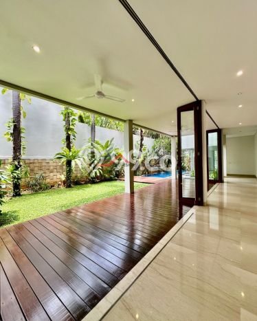 Rumah Mewah LB 475m2 Siap Huni Desain Elegan di Cipete, Jakarta Selatan Rumah Mewah LB 475m2 Siap Huni Desain Elegan di Cipete, Jakarta Selatan