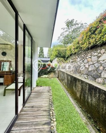For Sale! Luxury House LT 394m2 Desain Modern di Rancamaya For Sale! Luxury House LT 394m2 Desain Modern di Rancamaya