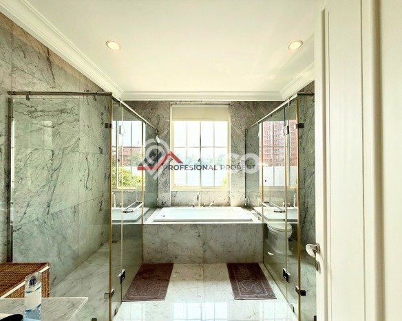 Hunian Mewah LB 378m2 Siap Huni Desain Elegan di Lebak Bulus, Jakarta Selatan Hunian Mewah LB 378m2 Siap Huni Desain Elegan di Lebak Bulus, Jakarta Selatan