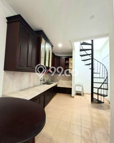 Hunian Eksklusif Siap Huni LT 240m2 di Kebayoran Baru, Jakarta Selatan Hunian Eksklusif Siap Huni LT 240m2 di Kebayoran Baru, Jakarta Selatan