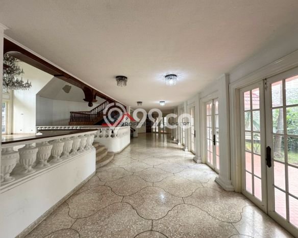 Rumah Elit Modern Tanpa Renovasi di Simprug Jakarta Selatan Rumah Elit Modern Tanpa Renovasi di Simprug Jakarta Selatan