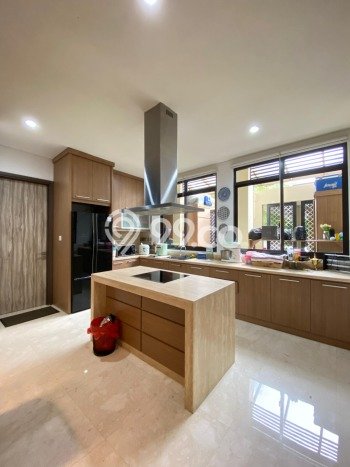 Dijual Rumah Luas Elegan Dengan View Eksklusif di Lebak Bulus, Jakarta Selatan Dijual Rumah Luas Elegan Dengan View Eksklusif di Lebak Bulus, Jakarta Selatan
