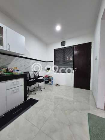 Rumah Elit LB 235m2 Siap Huni Desain Elegan di Gandul, Depok Rumah Elit LB 235m2 Siap Huni Desain Elegan di Gandul, Depok
