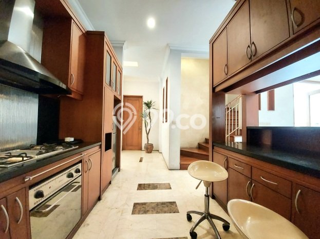 KESEMPATAN EMAS! Rumah Premium di Ciputat Timur, Tangerang Selatan, LT 299m² LB 330m² KESEMPATAN EMAS! Rumah Premium di Ciputat Timur, Tangerang Selatan, LT 299m² LB 330m²