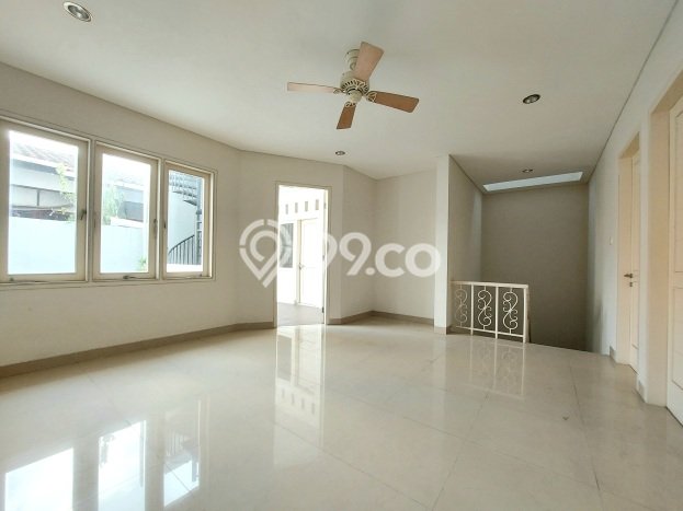Rumah di Kawasan Pondok Indah, Lingkungan Elite 3 KT Rumah di Kawasan Pondok Indah, Lingkungan Elite 3 KT