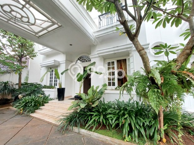 PROPERTI UNGGULAN! Rumah Strategis di Cilandak, Luas 600m² LB 400m² PROPERTI UNGGULAN! Rumah Strategis di Cilandak, Luas 600m² LB 400m²