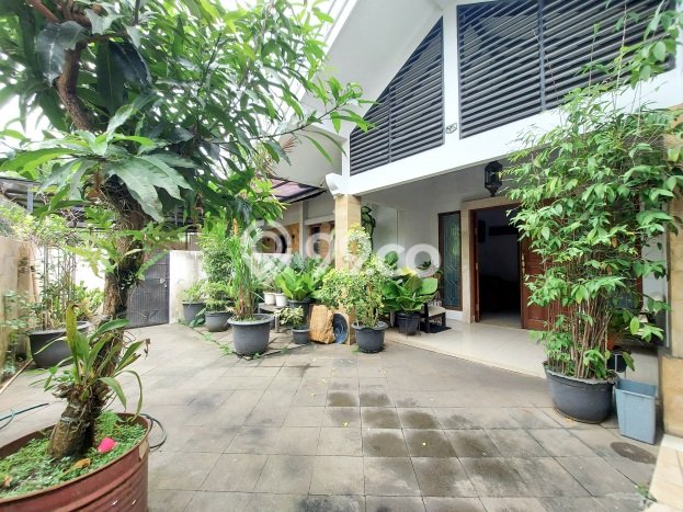 Kesempatan Memiliki Rumah 4 Kamar Tidur dan 5 Kamar Mandi di Lokasi Strategis Cinere, Depok Kesempatan Memiliki Rumah 4 Kamar Tidur dan 5 Kamar Mandi di Lokasi Strategis Cinere, Depok