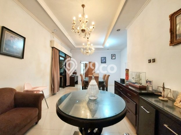 Kesempatan Memiliki Rumah 4 Kamar Tidur dan 5 Kamar Mandi di Lokasi Strategis Cinere, Depok Kesempatan Memiliki Rumah 4 Kamar Tidur dan 5 Kamar Mandi di Lokasi Strategis Cinere, Depok