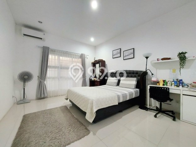 Rumah Strategis LT 164m² / LB 200m² di Lokasi Strategis Lebak Bulus, Jakarta Selatan Rumah Strategis LT 164m² / LB 200m² di Lokasi Strategis Lebak Bulus, Jakarta Selatan