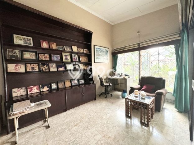 Rumah LT 325m² / LB 275m² Area Premium di Cinere, Depok Rumah LT 325m² / LB 275m² Area Premium di Cinere, Depok