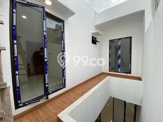 Rumah Strategis Modern Lb 150m2 di Cinere, Depok Rumah Strategis Modern Lb 150m2 di Cinere, Depok