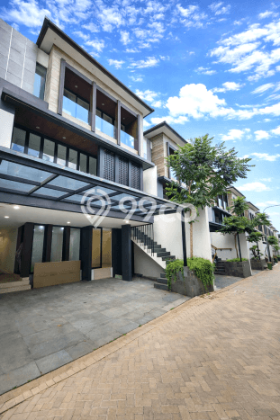 Rumah Luxury Modern Tanpa Renovasi di Pangkalan Jati Depok Rumah Luxury Modern Tanpa Renovasi di Pangkalan Jati Depok