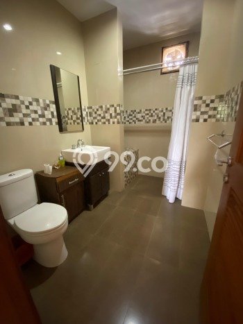 Ready to Use! Luxury House LT 173m2 Desain Elegan di Lebak Bulus Ready to Use! Luxury House LT 173m2 Desain Elegan di Lebak Bulus