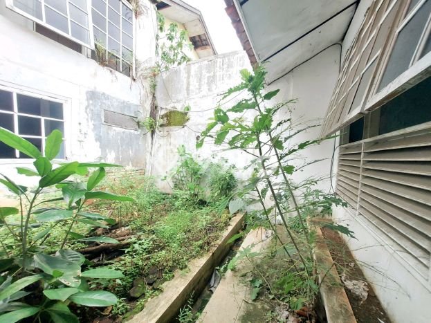 Dijual Rumah 4 KT di Cinere, Depok - LT 305m² Dijual Rumah 4 KT di Cinere, Depok - LT 305m²