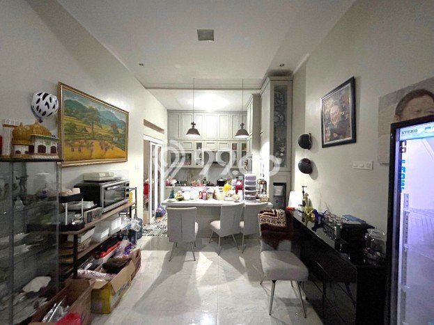 Rumah Strategis Minimalis Lb 180m2 di Cinere, Depok Rumah Strategis Minimalis Lb 180m2 di Cinere, Depok