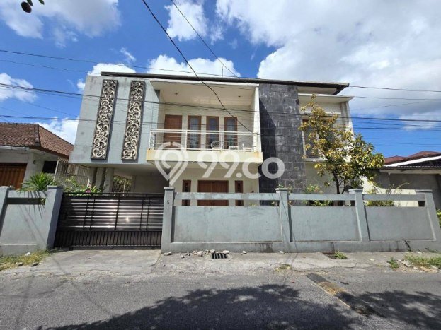 Rumah 4 KT 3 KM Fully Furnished di Lokasi Prestisius Seminyak, Badung Rumah 4 KT 3 KM Fully Furnished di Lokasi Prestisius Seminyak, Badung