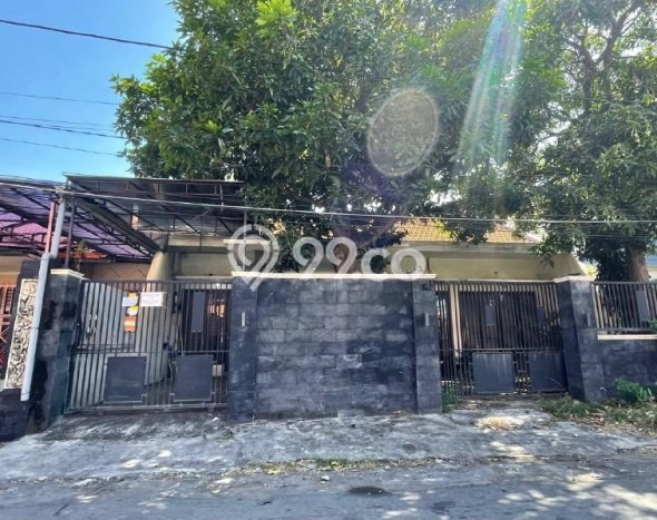 Hunian Mewah LB 260m2 Siap Pakai Desain Elegan di Manyar, Surabaya Hunian Mewah LB 260m2 Siap Pakai Desain Elegan di Manyar, Surabaya