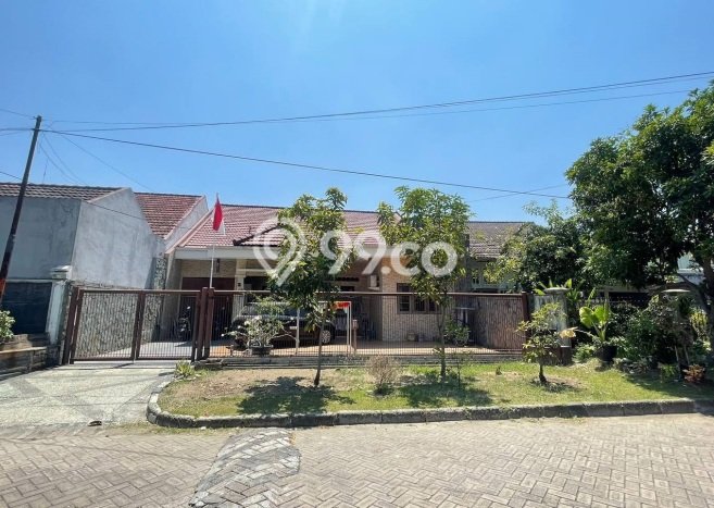 Rumah Elit Modern Tanpa Renovasi di Sukomanunggal Surabaya Rumah Elit Modern Tanpa Renovasi di Sukomanunggal Surabaya