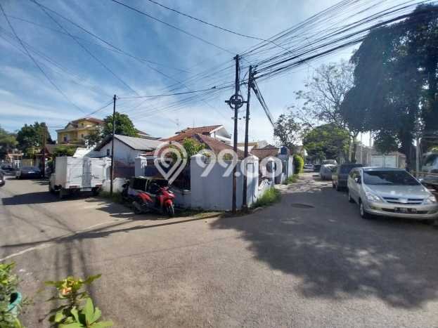 Rumah Mewah LB 400m2 Siap Huni Desain Elegan di Moch Toha, Bandung Rumah Mewah LB 400m2 Siap Huni Desain Elegan di Moch Toha, Bandung