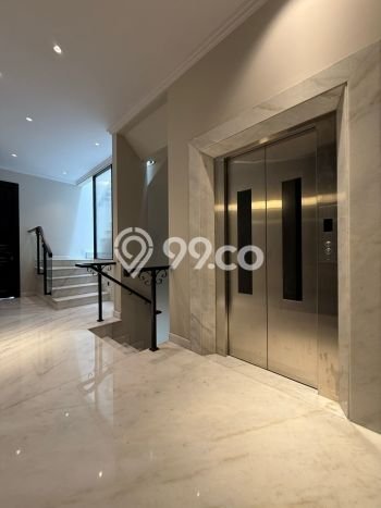 For Sale! Luxury House LT 370m2 Desain Elegan di Senopati For Sale! Luxury House LT 370m2 Desain Elegan di Senopati