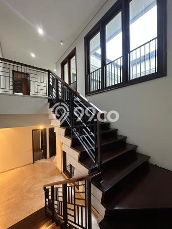 Rumah Elit Modern Tanpa Renovasi di Pondok Indah Jakarta Selatan Rumah Elit Modern Tanpa Renovasi di Pondok Indah Jakarta Selatan