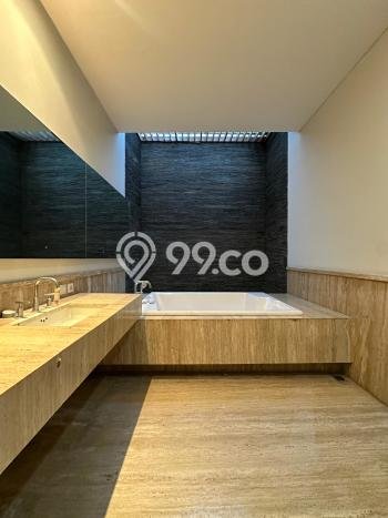 Rumah Elit Modern Tanpa Renovasi di Pondok Indah Jakarta Selatan Rumah Elit Modern Tanpa Renovasi di Pondok Indah Jakarta Selatan