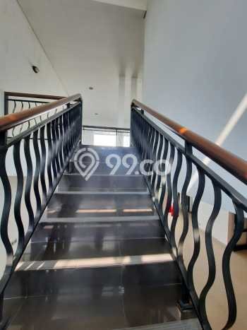 Ready to Use! Luxury House LT 350m2 Desain Elegan di Cipete Ready to Use! Luxury House LT 350m2 Desain Elegan di Cipete