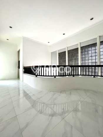 Hunian Mewah LB 342m2 Siap Pakai Desain Elegan di Pondok Pinang, Jakarta Selatan Hunian Mewah LB 342m2 Siap Pakai Desain Elegan di Pondok Pinang, Jakarta Selatan