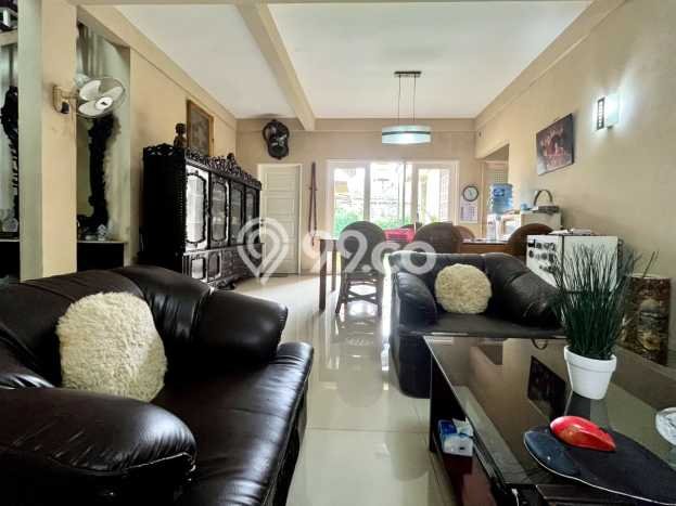 Dijual Rumah Luas Elegan Dengan View Cantik di Bintaro, Jakarta Selatan Dijual Rumah Luas Elegan Dengan View Cantik di Bintaro, Jakarta Selatan