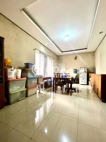 Dijual Rumah Luas Elegan Dengan View Cantik di Bintaro, Jakarta Selatan Dijual Rumah Luas Elegan Dengan View Cantik di Bintaro, Jakarta Selatan