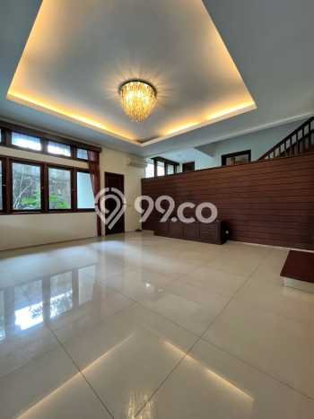 Rumah 4 KT 3 KM di Area Premium Kemang, Jakarta Selatan Rumah 4 KT 3 KM di Area Premium Kemang, Jakarta Selatan
