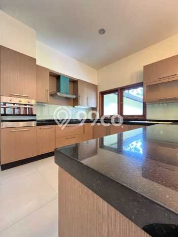 Rumah 4 KT 3 KM di Area Premium Kemang, Jakarta Selatan Rumah 4 KT 3 KM di Area Premium Kemang, Jakarta Selatan