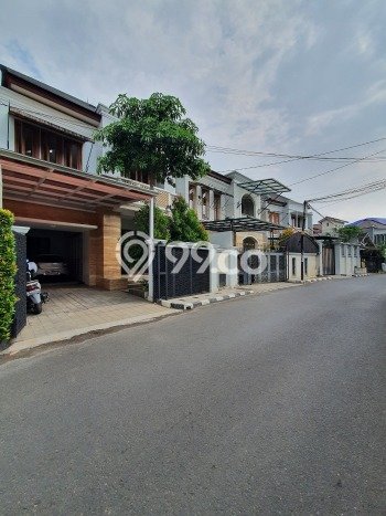 Jual Rumah 4 KT di Lebak Bulus, Jakarta Selatan - LT 237m² Jual Rumah 4 KT di Lebak Bulus, Jakarta Selatan - LT 237m²