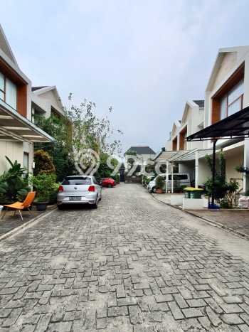 Ready to Use! Luxury House LT 177m2 Desain Elegan di Cipete Ready to Use! Luxury House LT 177m2 Desain Elegan di Cipete