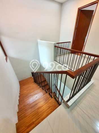 Ready to Use! Luxury House LT 177m2 Desain Elegan di Cipete Ready to Use! Luxury House LT 177m2 Desain Elegan di Cipete