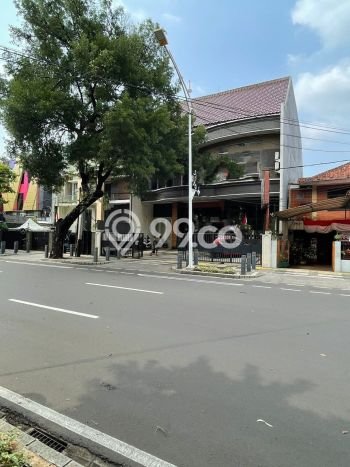 Rumah Nyaman 3 KT LT 320m2m² di Senopati, Jakarta Selatan Rumah Nyaman 3 KT LT 320m2m² di Senopati, Jakarta Selatan