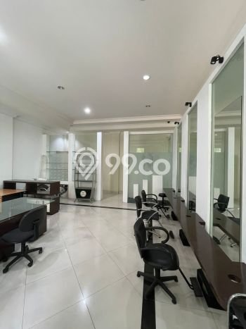 Rumah Nyaman 3 KT LT 320m2m² di Senopati, Jakarta Selatan Rumah Nyaman 3 KT LT 320m2m² di Senopati, Jakarta Selatan